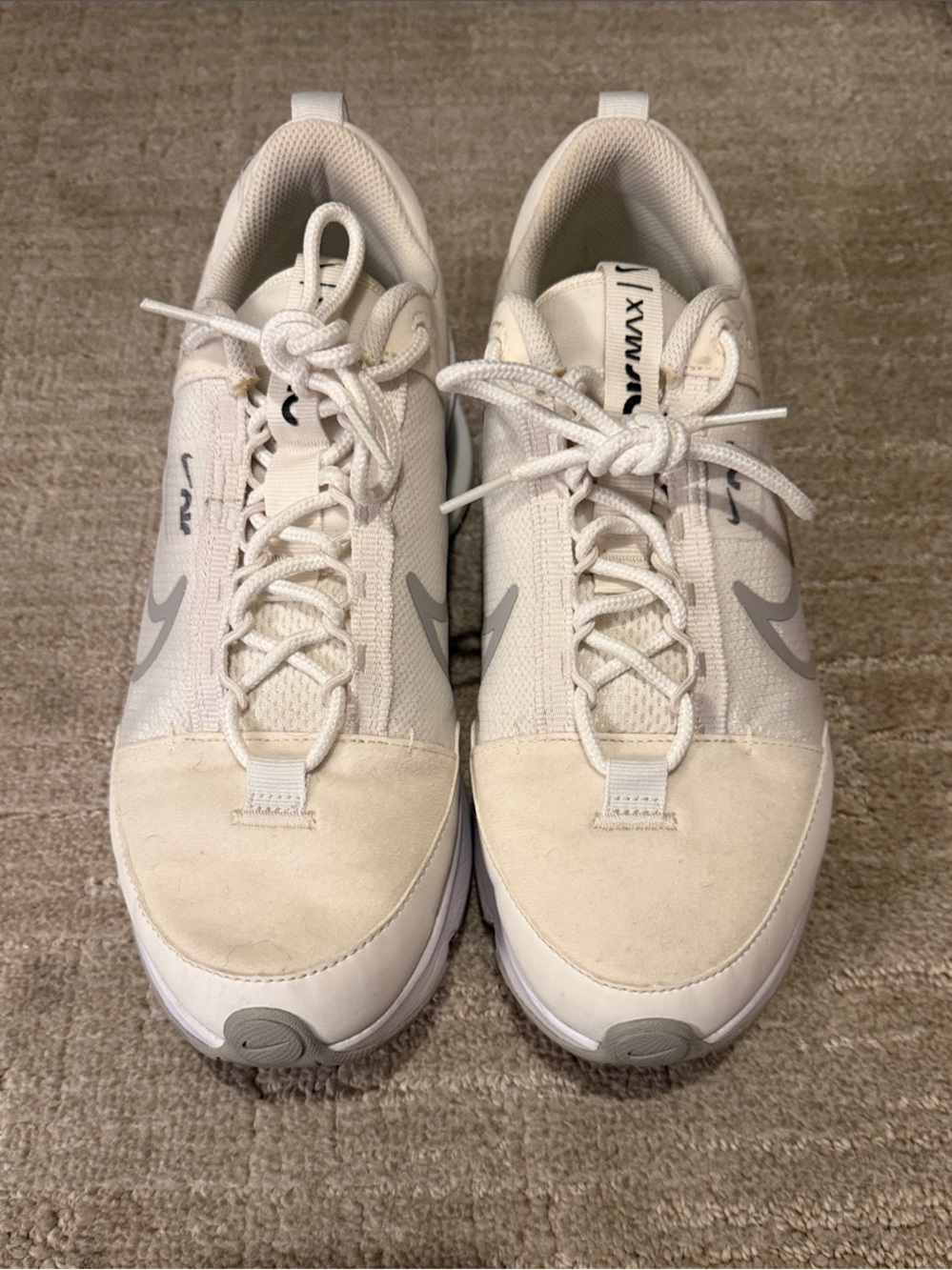 Nike women’s Lightweight Sneaker - White/Cream